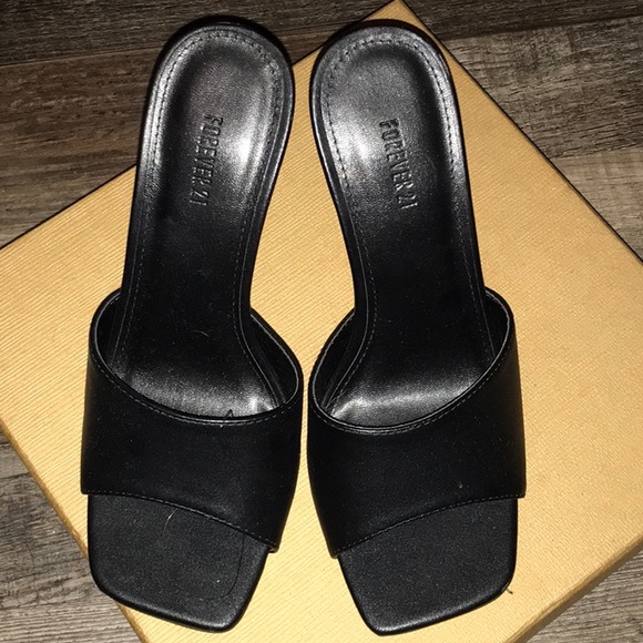 2 pairs of forever 21 heels - Picture 4 of 5